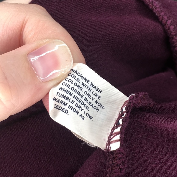 GAP Lettuce Edge Purple V-Neck T-Shirt - Picture 4 of 4